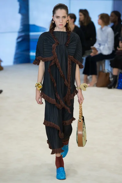 Look 15